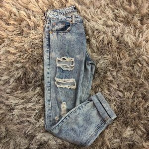 F21 distressed denim jeans